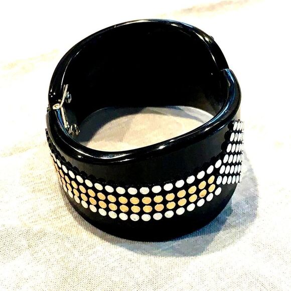 Studded Plastic Black cuff, Vintage - Picture 3 of 3
